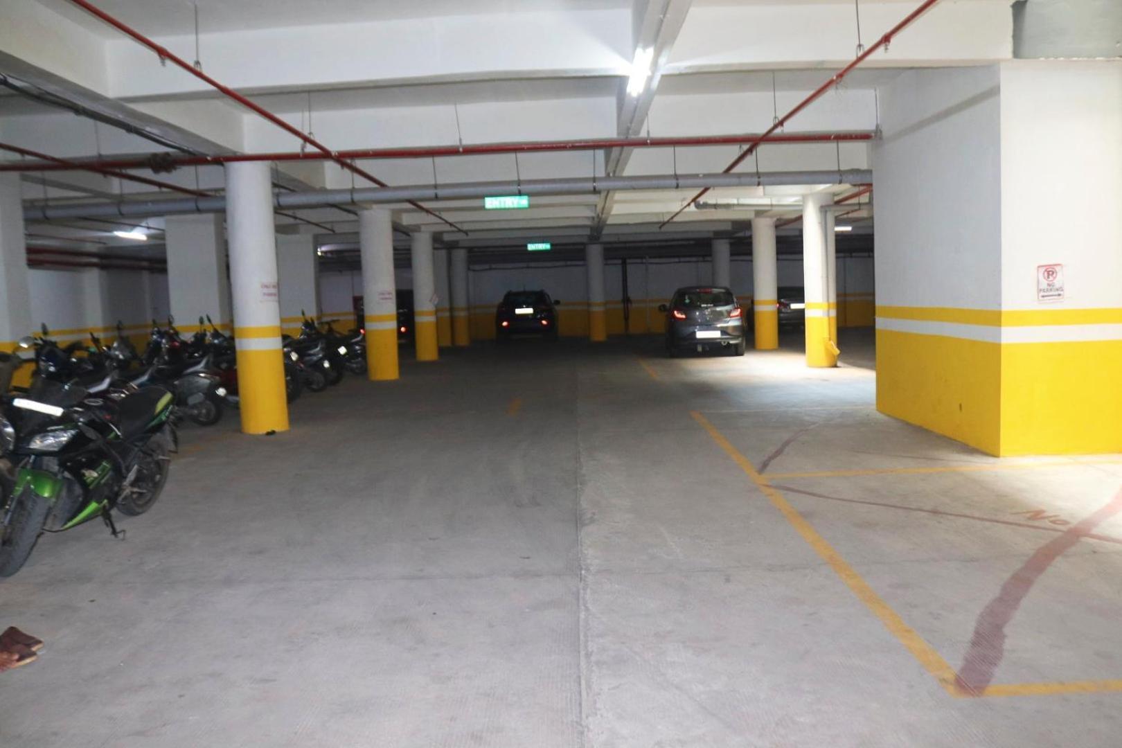 Hotel Gold Palace Inn Surat Exterior photo