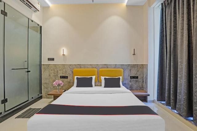 Hotel Gold Palace Inn Surat Exterior photo