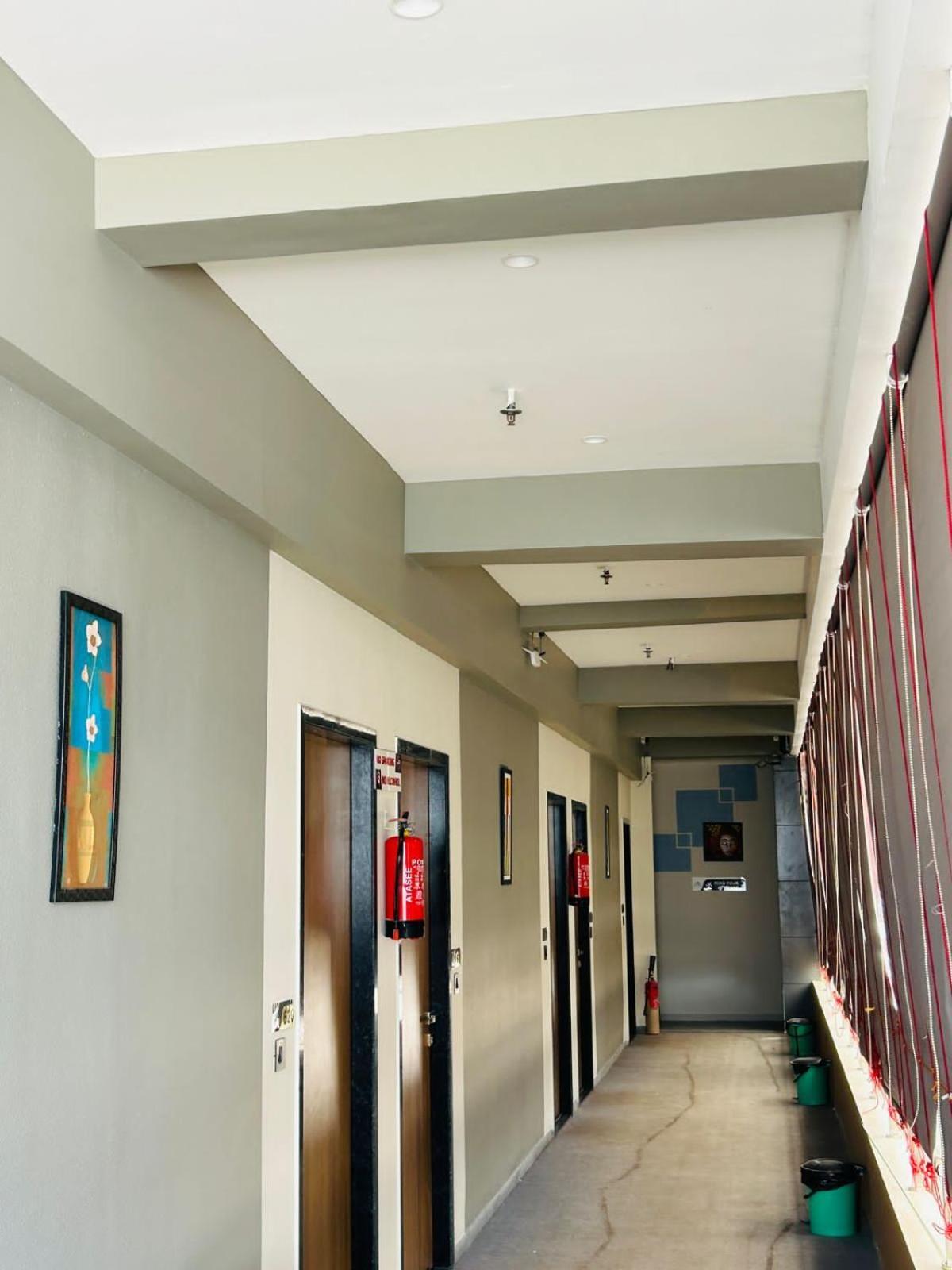 Hotel Gold Palace Inn Surat Exterior photo